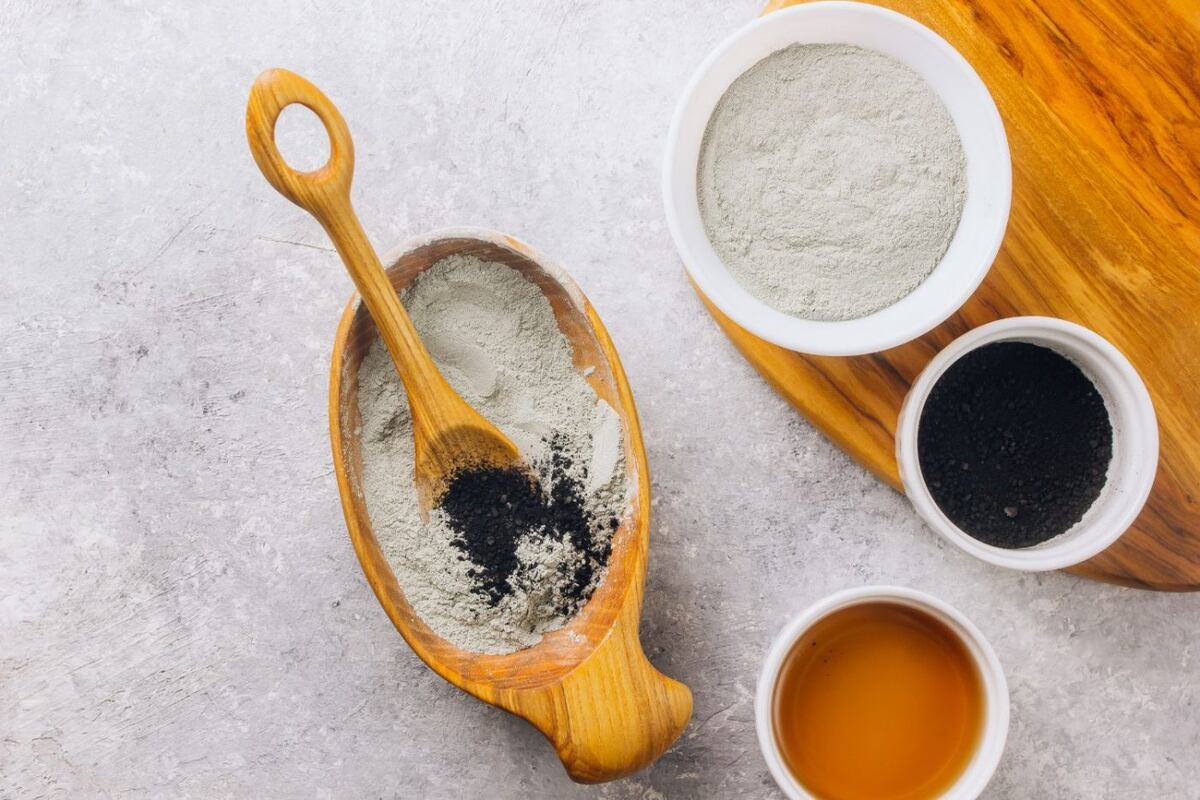 La dudosa efectividad del uso del carbón activado en rostro y dientes