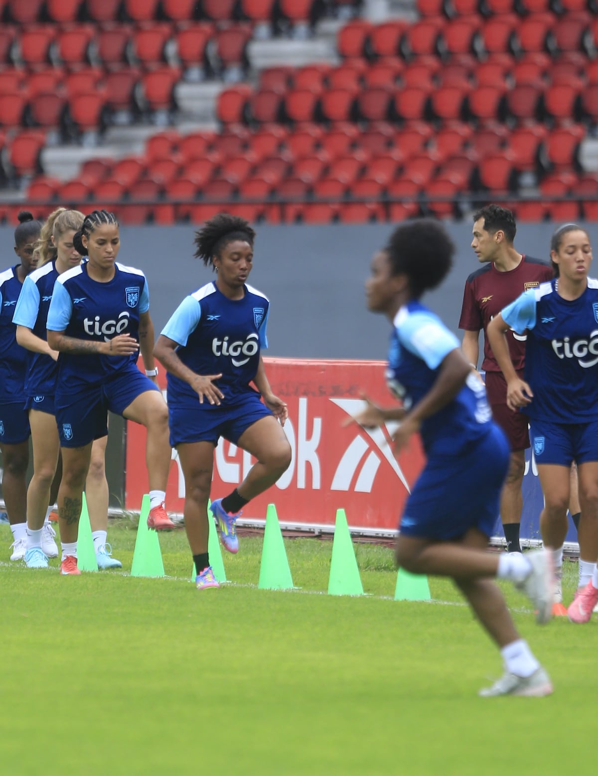 Firmas, fotos y fútbol: un encuentro especial con la selección mayor femenina