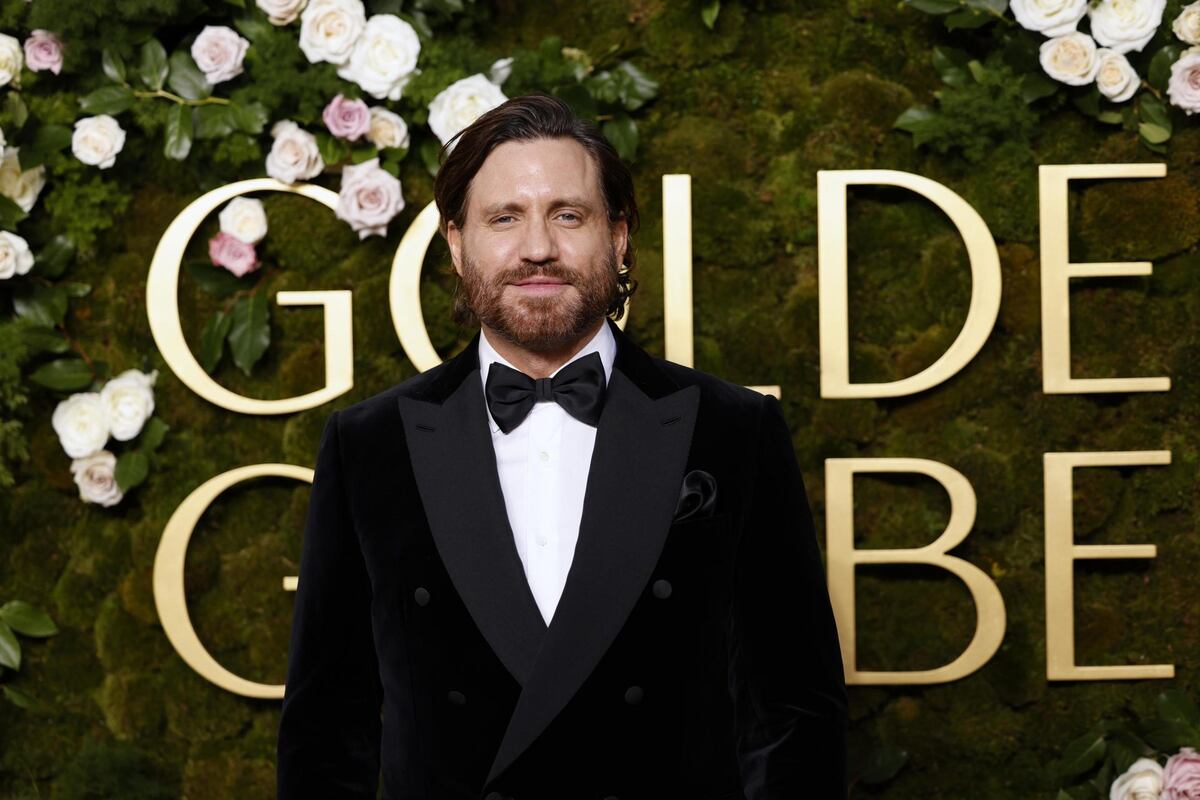Edgar Ramírez, Salma Hayek, y otros latinos presentes en los Globos de Oro 2025