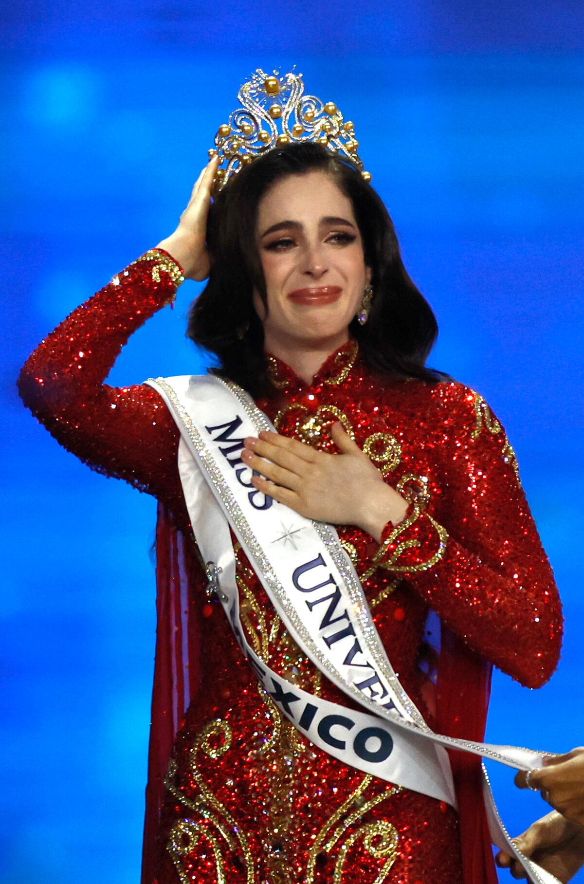 La mexicana Fátima Bosch gana Miss Universo entre denuncias de fraude en su elección