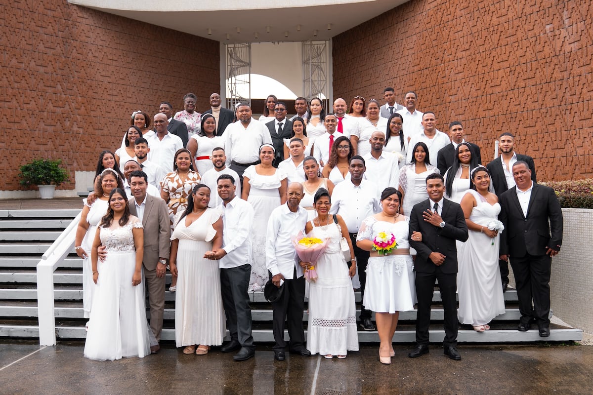 Boda masiva en San Miguelito: 24 parejas se dieron el ‘sí’ en el Templo Bahá’í