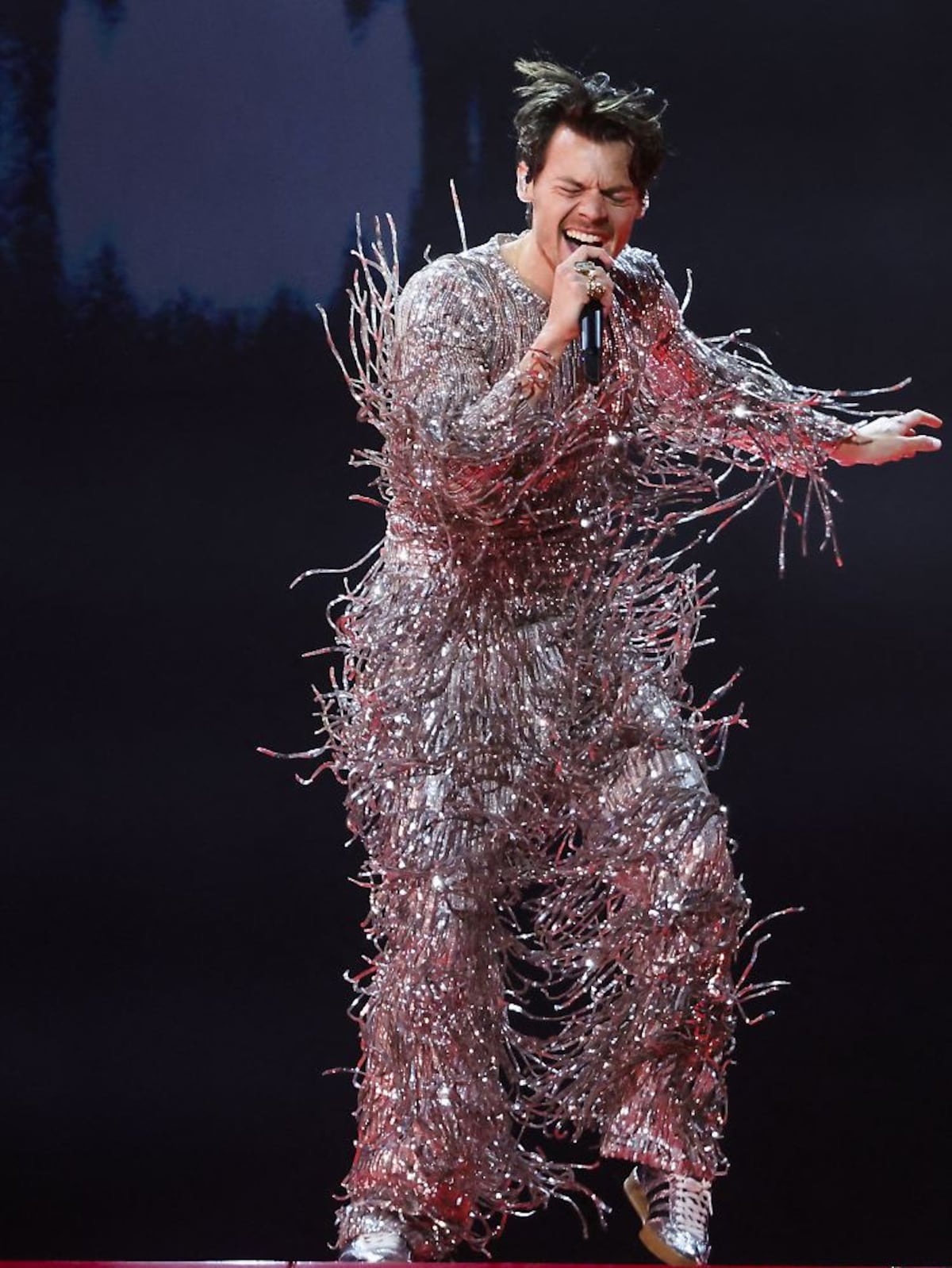 Los tres looks de Harry Styles en los premios Grammy 2023