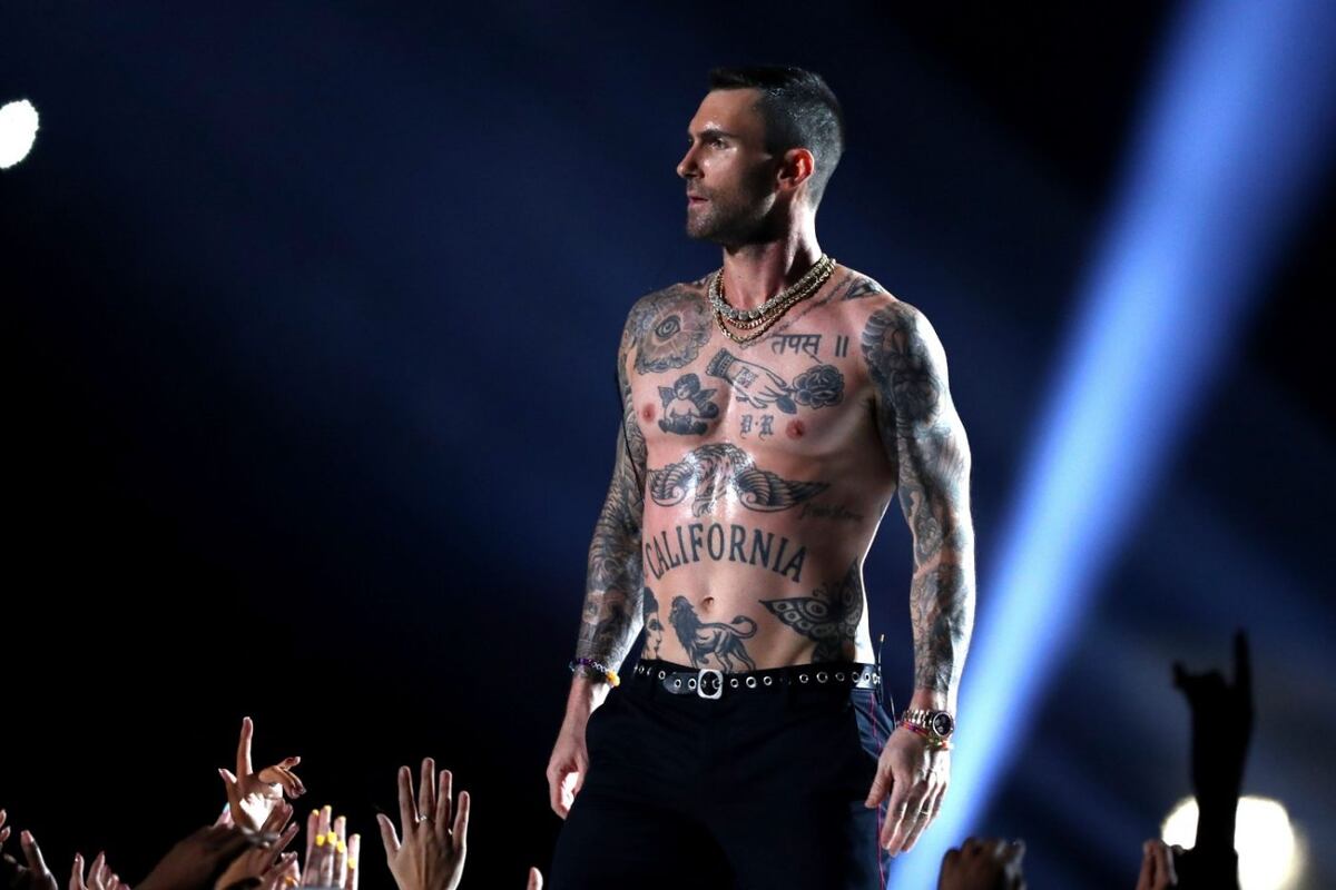 10 fotos de Adam Levine (sin camisa) en el medio tiempo del Super Bowl