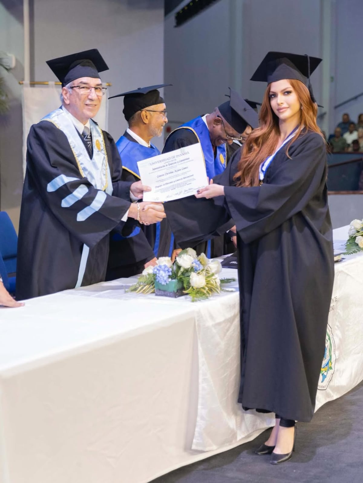 La ex diputada Génesis Arjona celebra su graduación de la Universidad de Panamá, ahora suma siete títulos universitarios