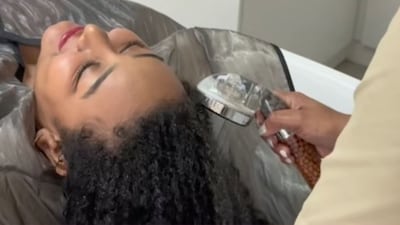 Formación profesional de estilistas en cabello rizado: convocatoria para programa de becas en Panamá