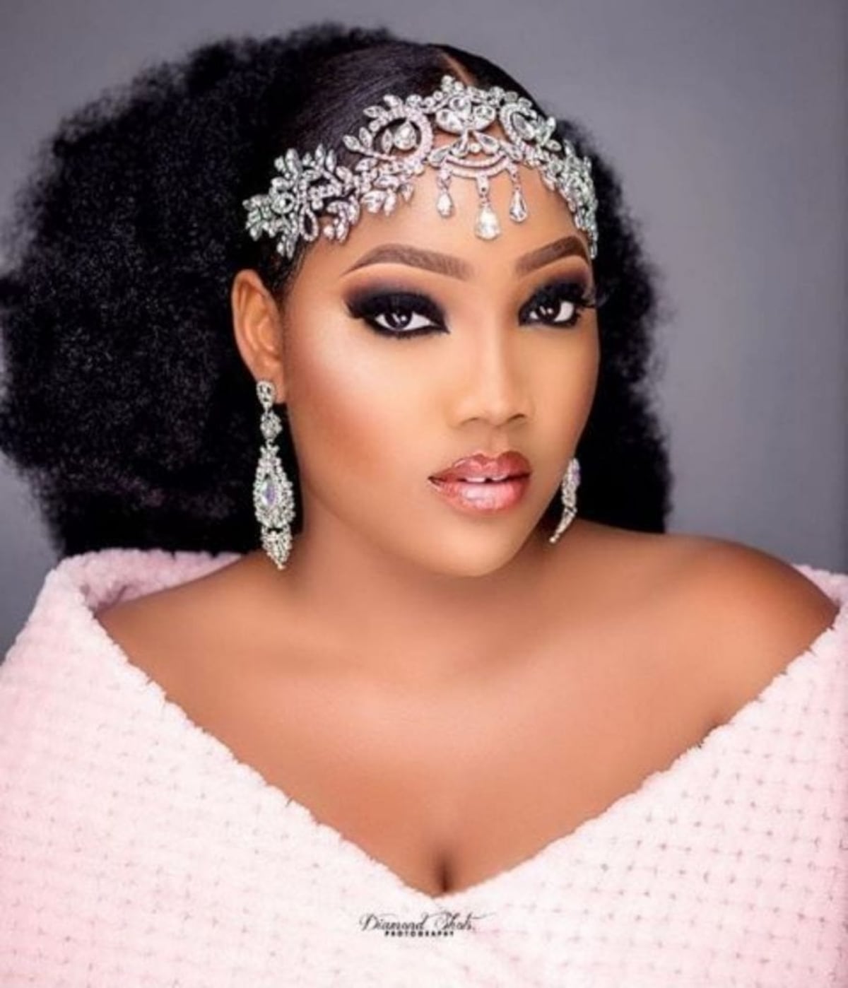 Al altar con rizos y velo