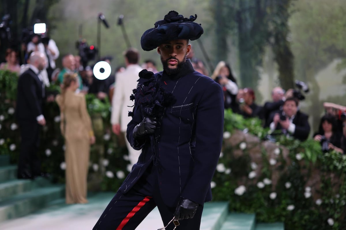 Bad Bunny, JLO, Chris Hemsworth y Elsa Pataky abren la alfombra verde de la Met Gala