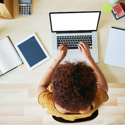 ¿Quién debe pagar el internet? Derechos y límites del teletrabajo en Panamá