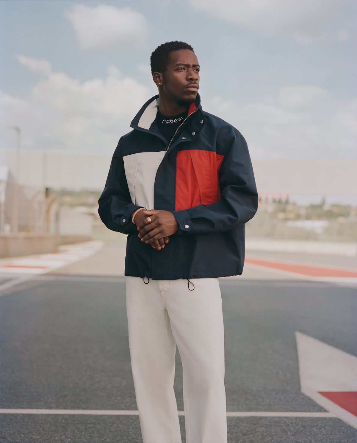 Alta velocidad, alto estilo: la nueva colección de Tommy Hilfiger inspirada en ‘F1′