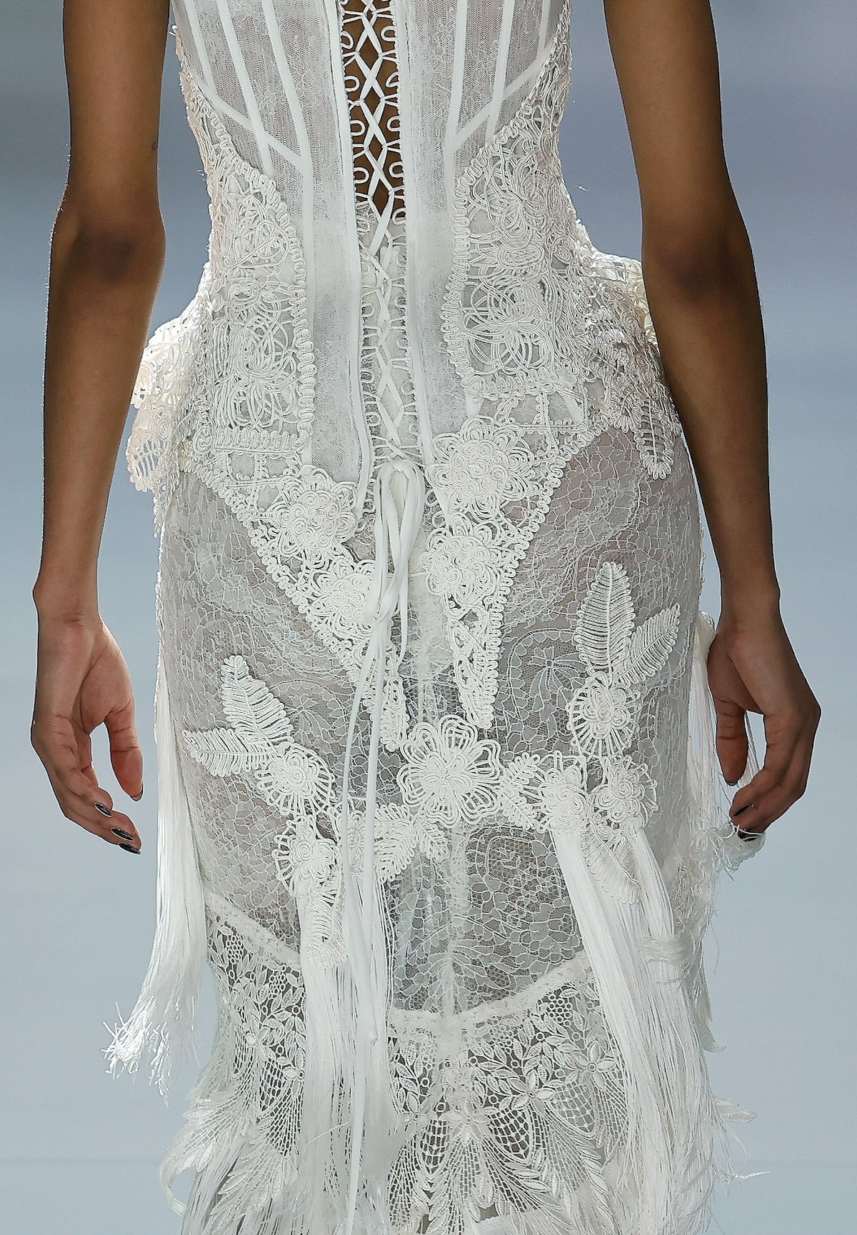 Moda nupcial 2027: Yolancris e Isabel Sanchís reivindican el vestido de novia artesano en Bridal Barcelona