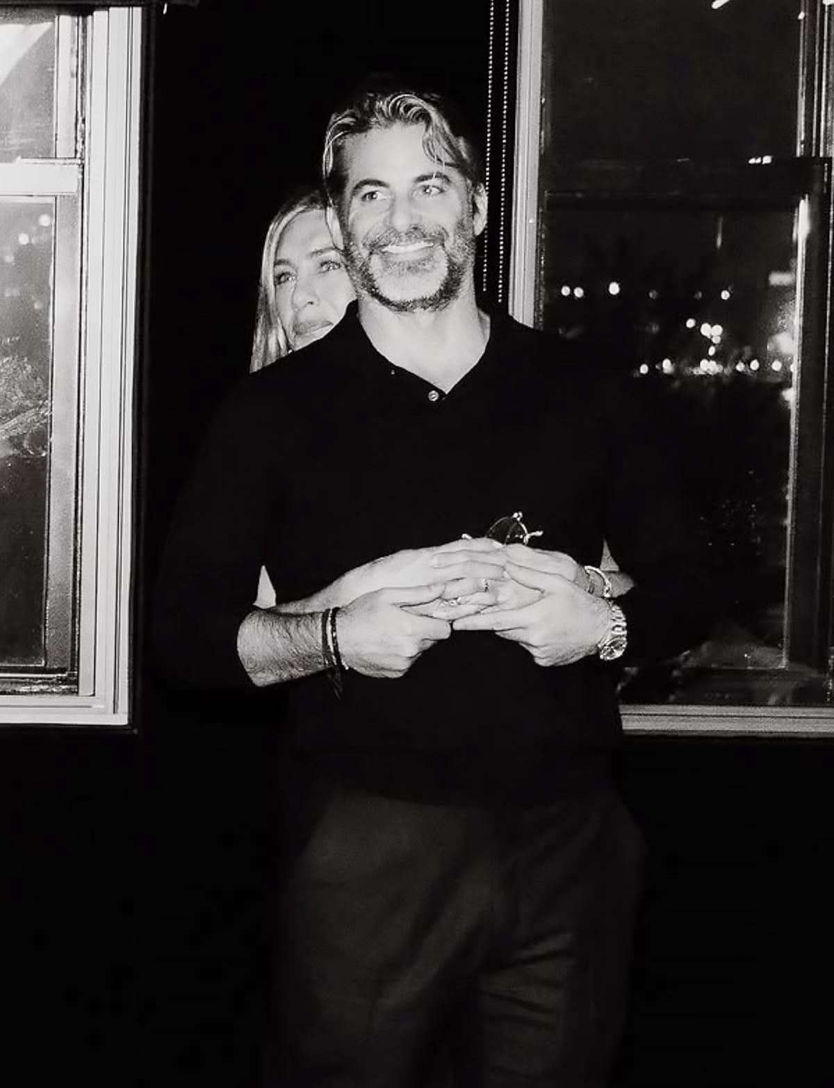 La actriz Jennifer Aniston confirma su relación con Jim Curtis en Instagram