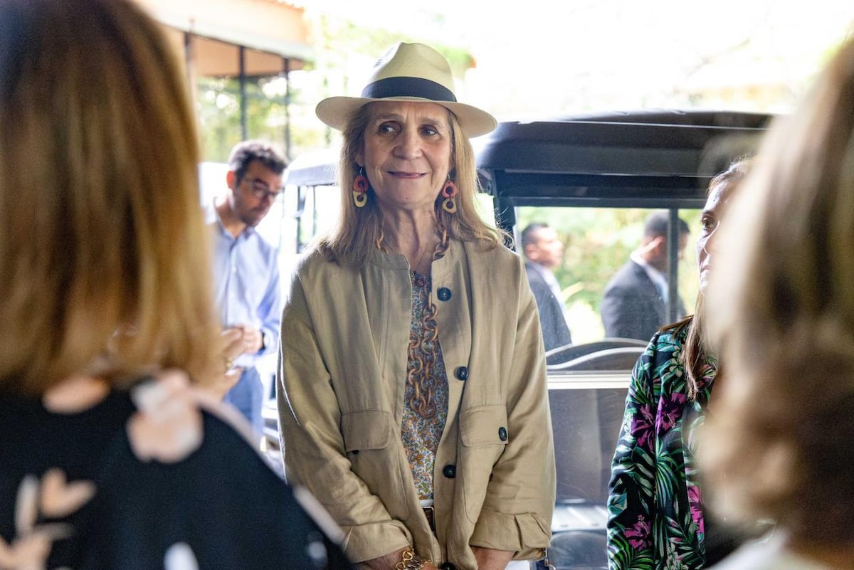 La infanta Elena de España recorre el parque Omar en su visita a Panamá