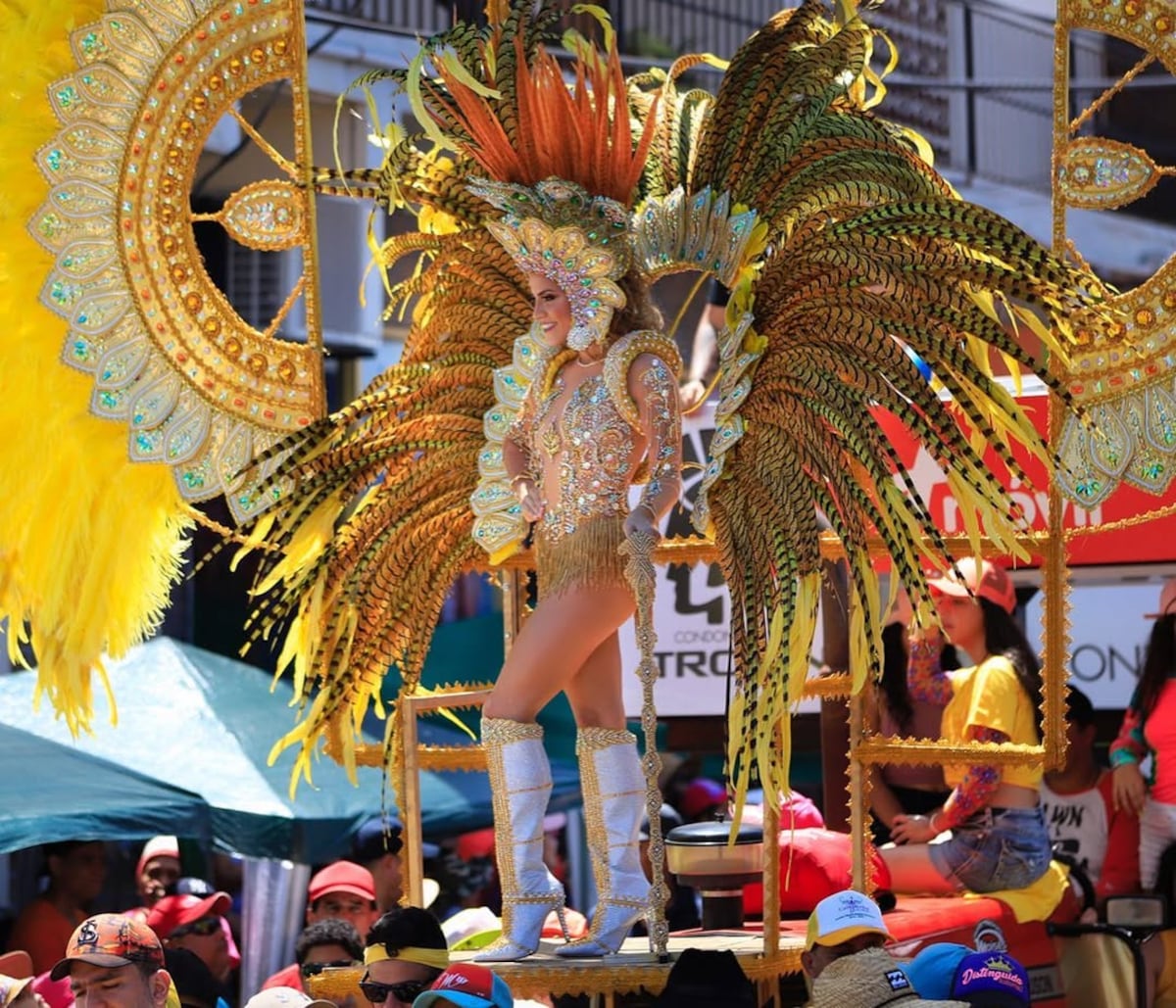 El ‘Cisne en Puntas’ celebra 10 años de su reinado como Calle Arriba de Las Tablas 2015