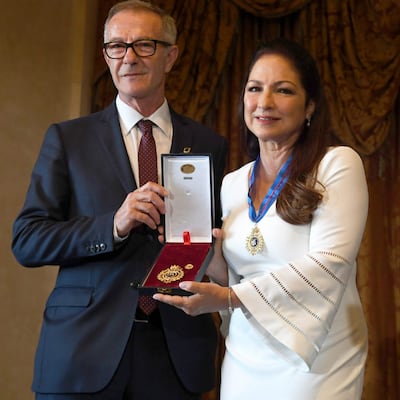 Gloria Estefan recibe medalla de oro al mérito en España