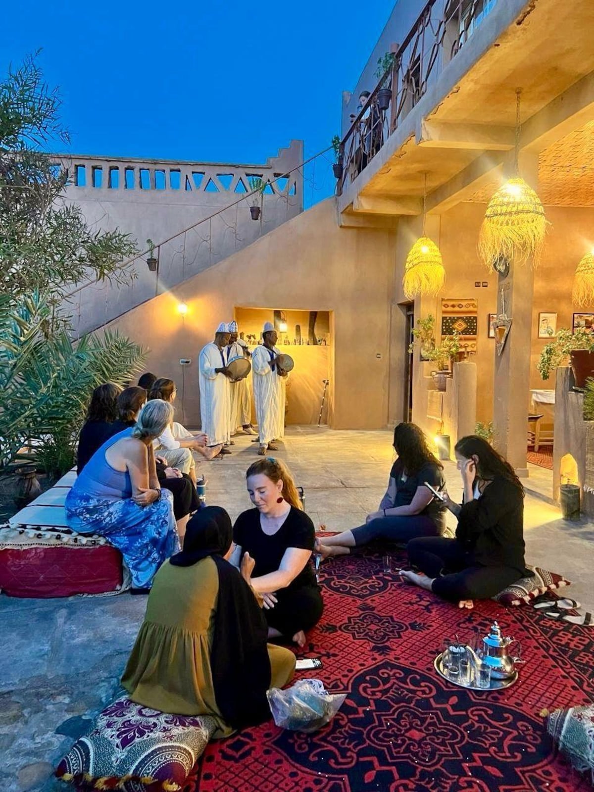 “Pasé de sentirme sola las 24 horas, a nunca más sentirme así“: las mujeres que cuando envejecen eligen vivir solo con otras mujeres