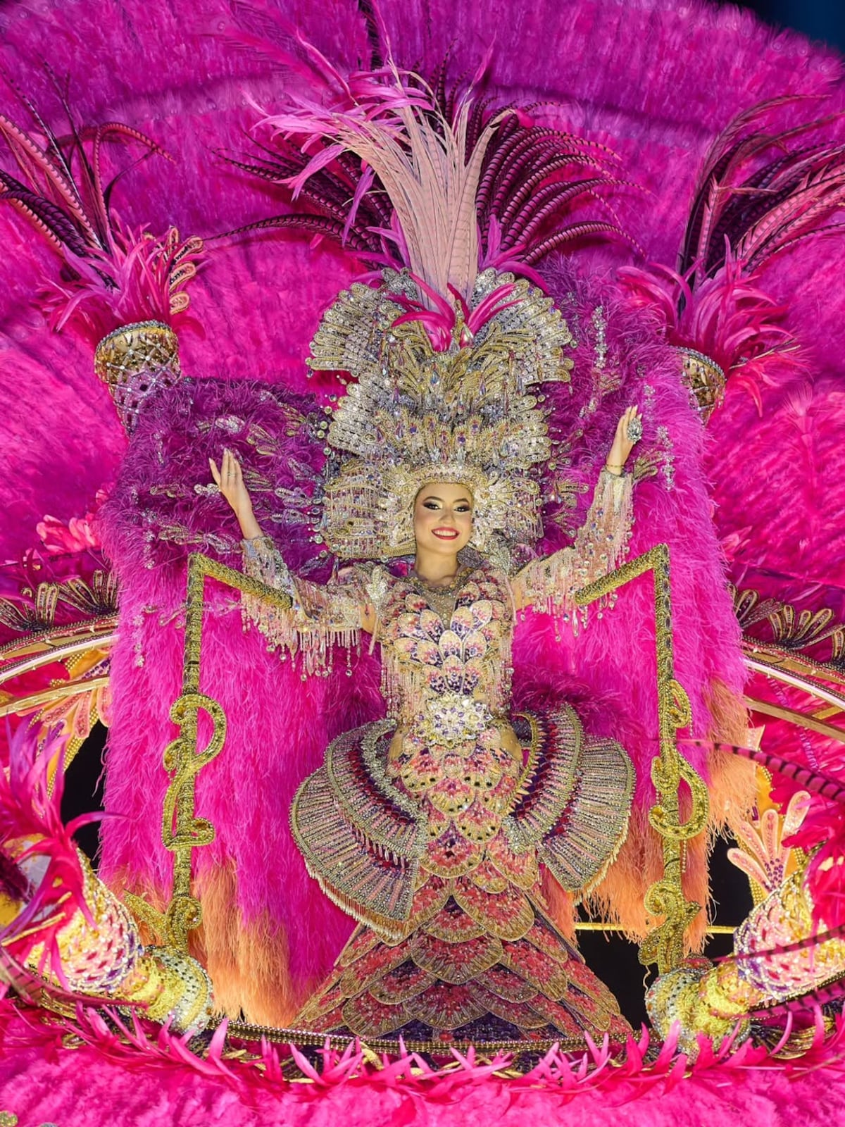 Así vistieron las reinas de Calle Arriba y Calle Abajo de Las Tablas para celebrar la llegada del año nuevo