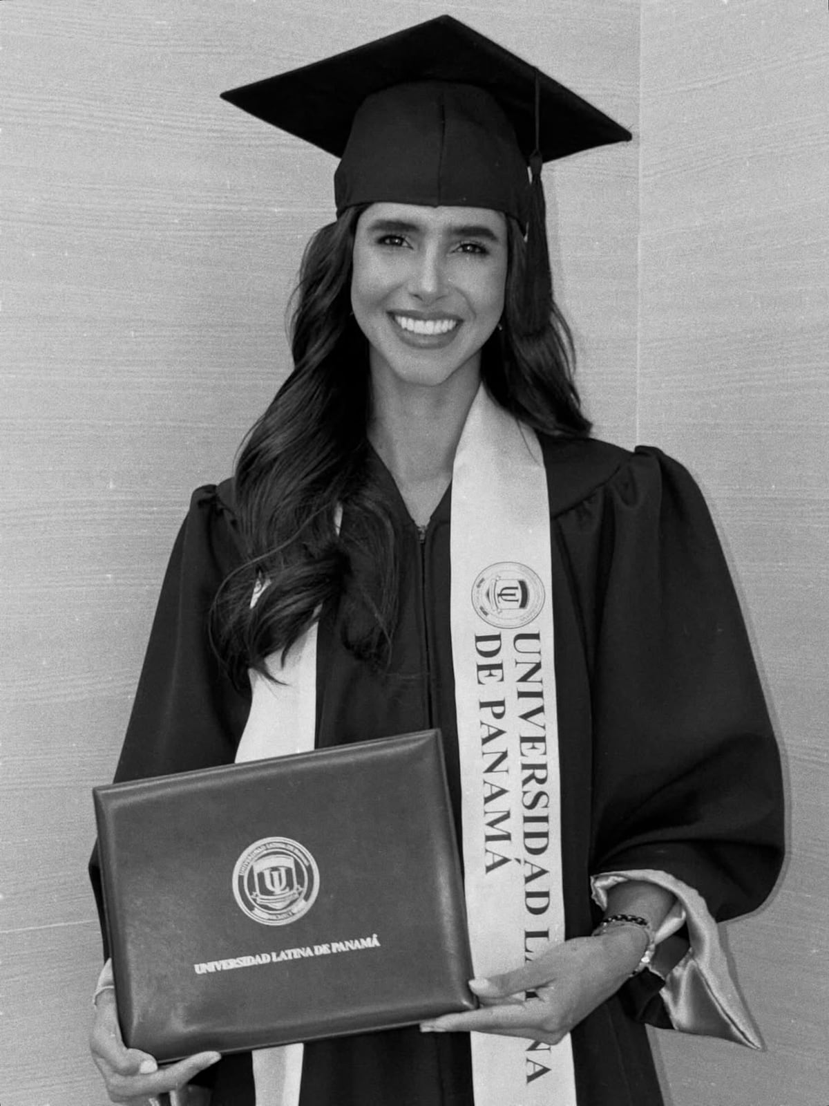 Carmen Jaramillo, Señorita Panamá 2020, celebra su graduación de psicóloga acompañada de su bisabuela de 102 años