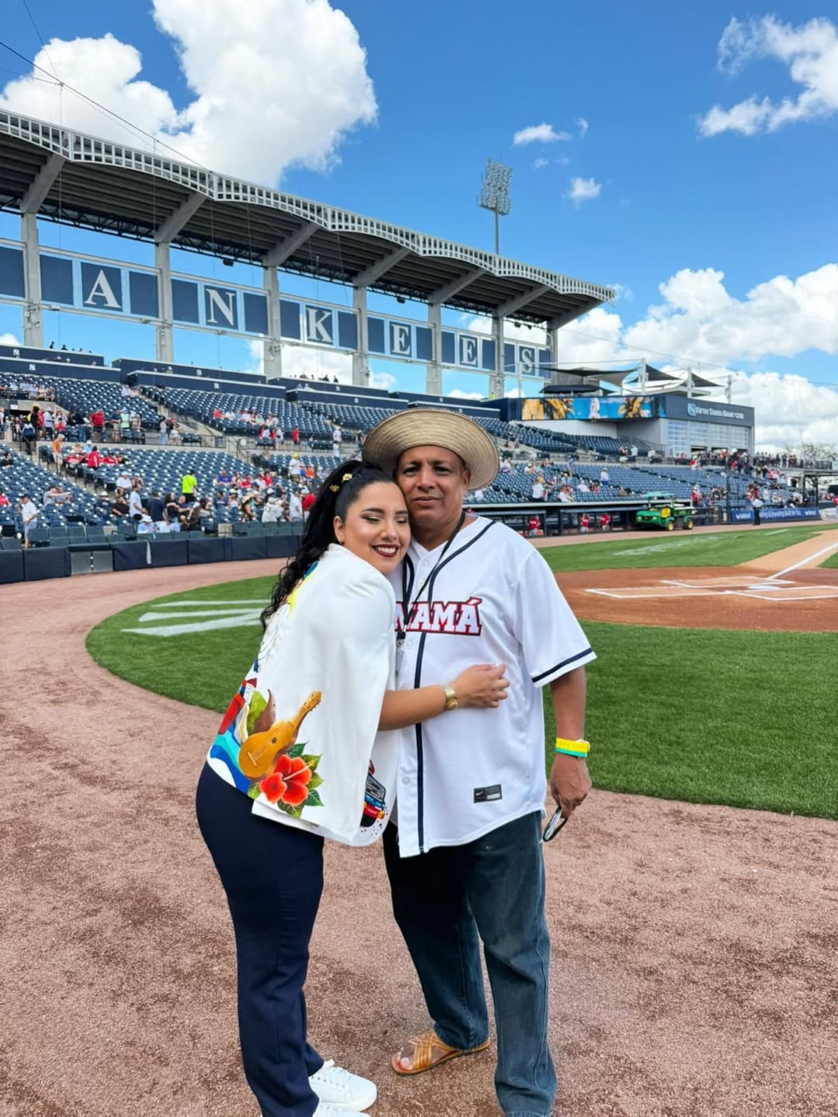 Andrea Barrios, la estudiante de Ingeniería Química, oriunda de Ocú, que interpretó el Himno en un partido de los Yankees contra Panamá 