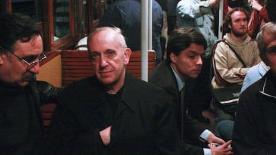 ‘Aura pura’: las fotos del Papa Francisco en sus tiempos de sacerdote que conquistan las redes sociales