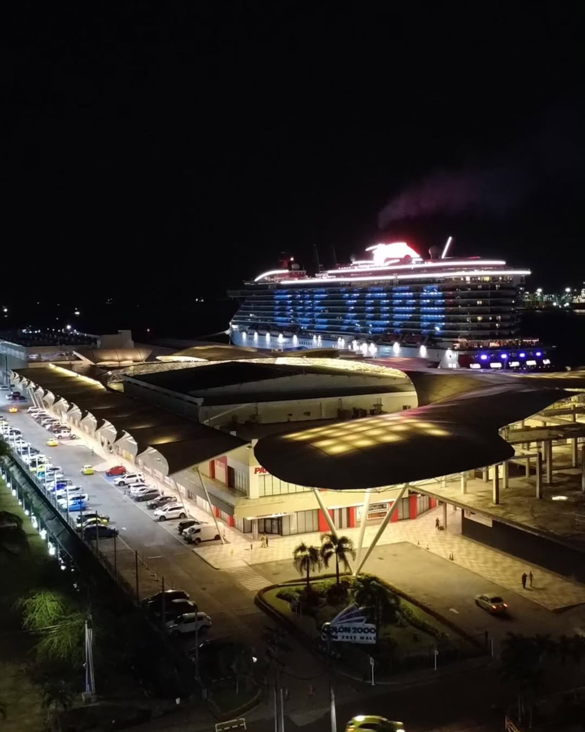 El saludo ‘Qué Xopa’ desde el crucero Brilliant Lady fue idea de la oficial colonense Shivany Donado