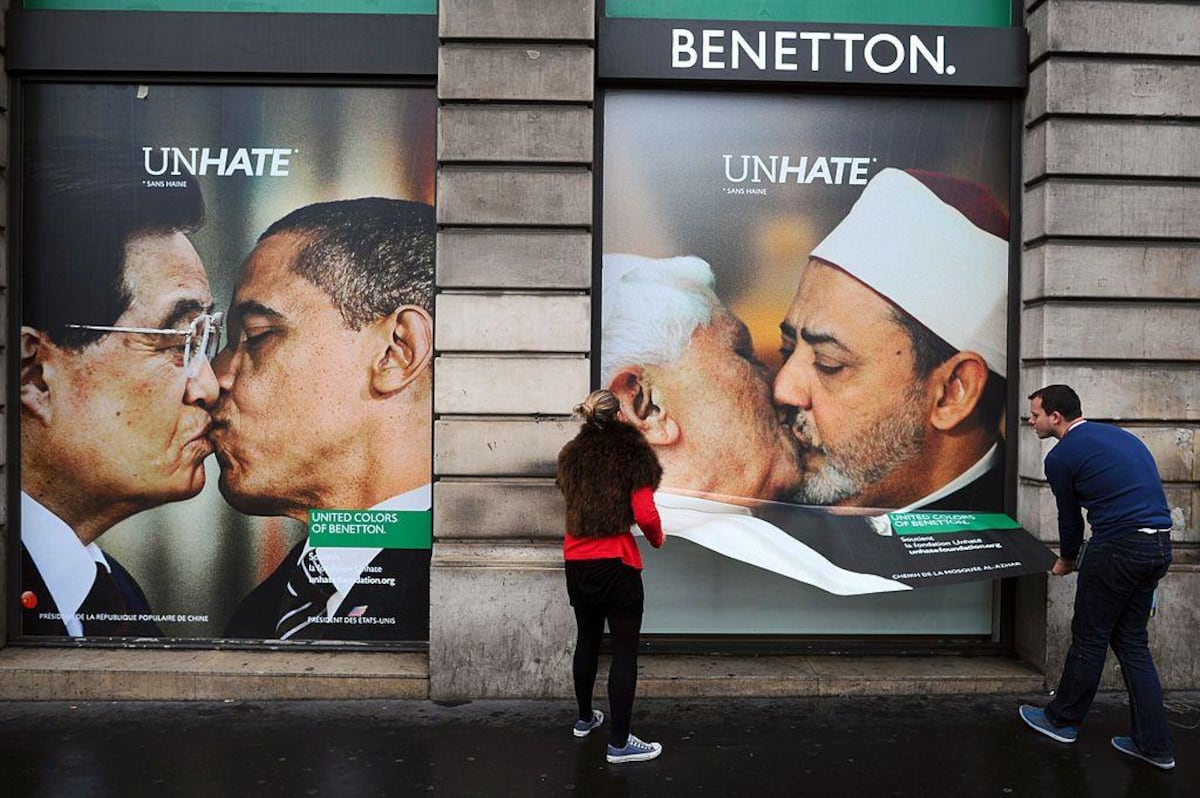 Luciano Benetton, el pionero de la moda que convirtió la publicidad en provocación y el color en un imperio que se está desvaneciendo