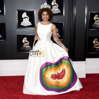 El polémico vestido ‘antiaborto’ de los Grammy