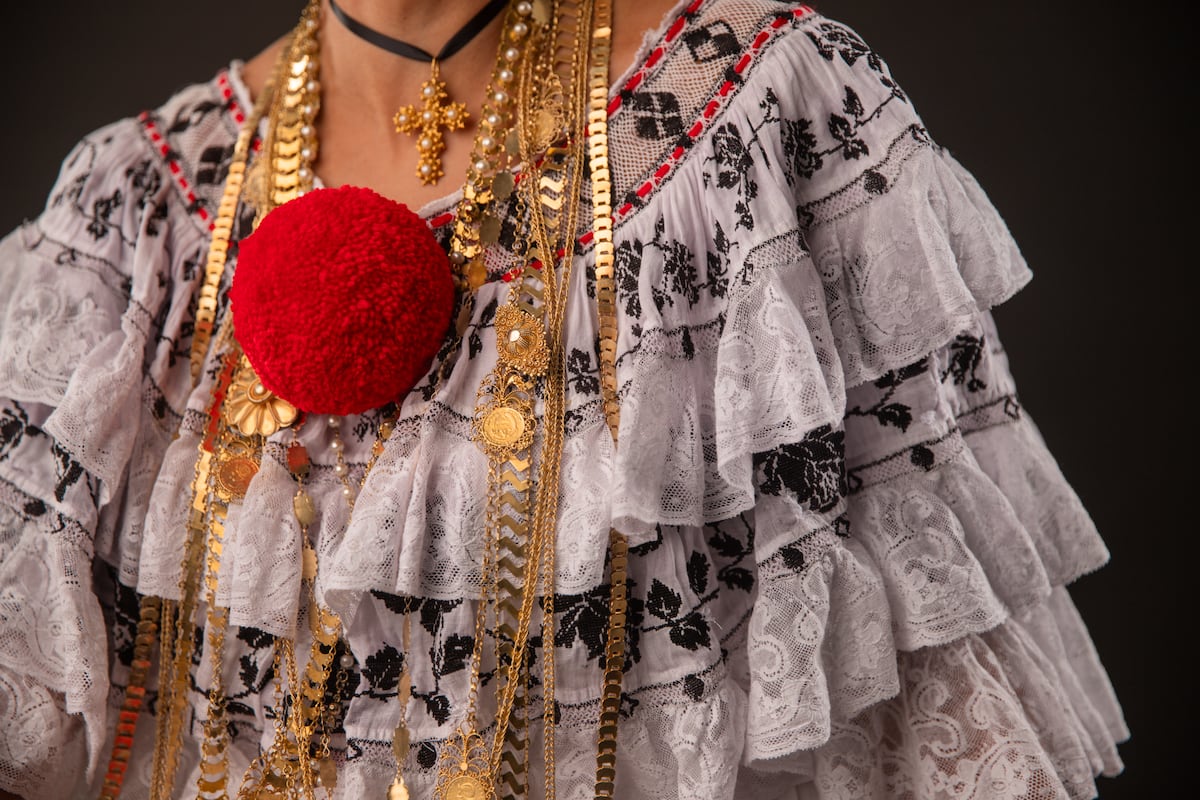 La pollera de 90 años que volvió a lucirse para una sesión de fotos en Panamá