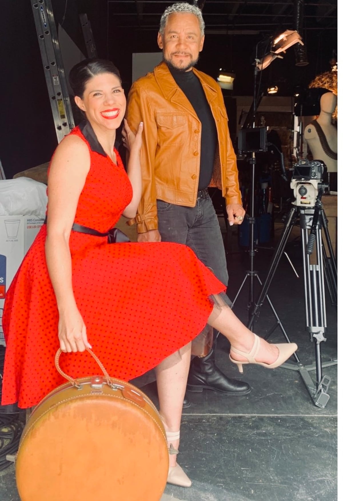 Dar nueva vida a lo que otros desechan: cómo una marca transforma ropa en arte para salvar el planeta 