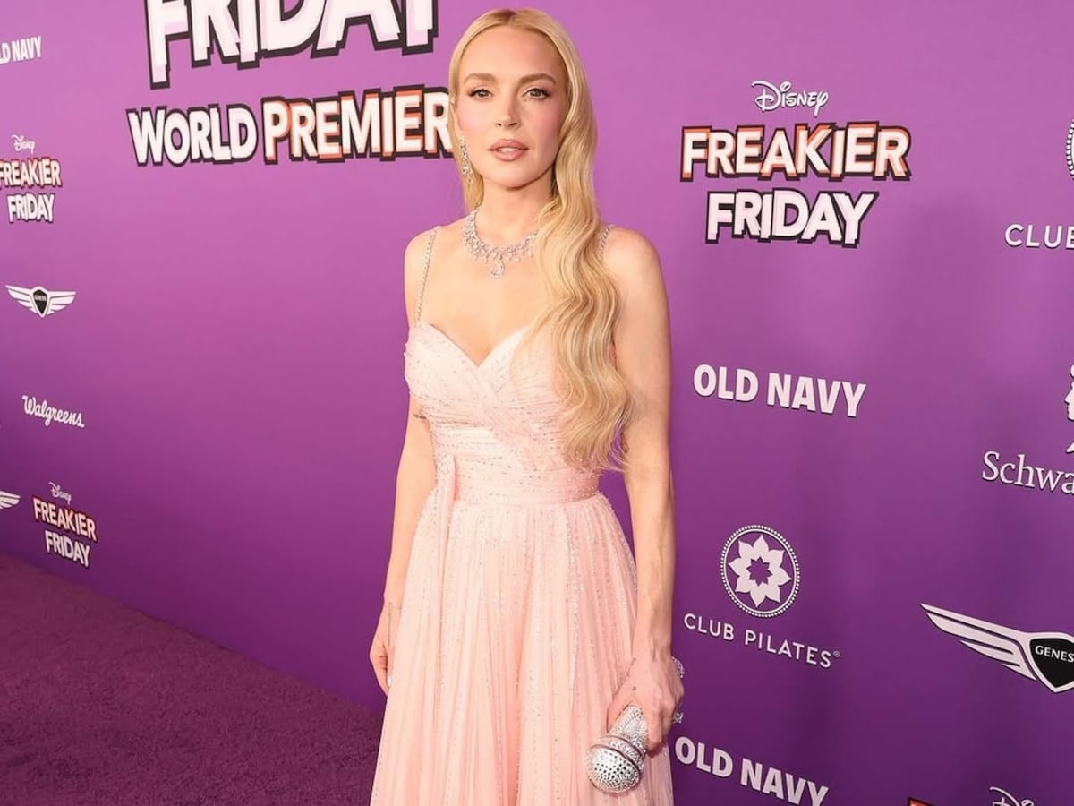 Rubia rosada: El ‘look’ de Lindsay Lohan para el estreno de ‘Un viernes de locos 2′