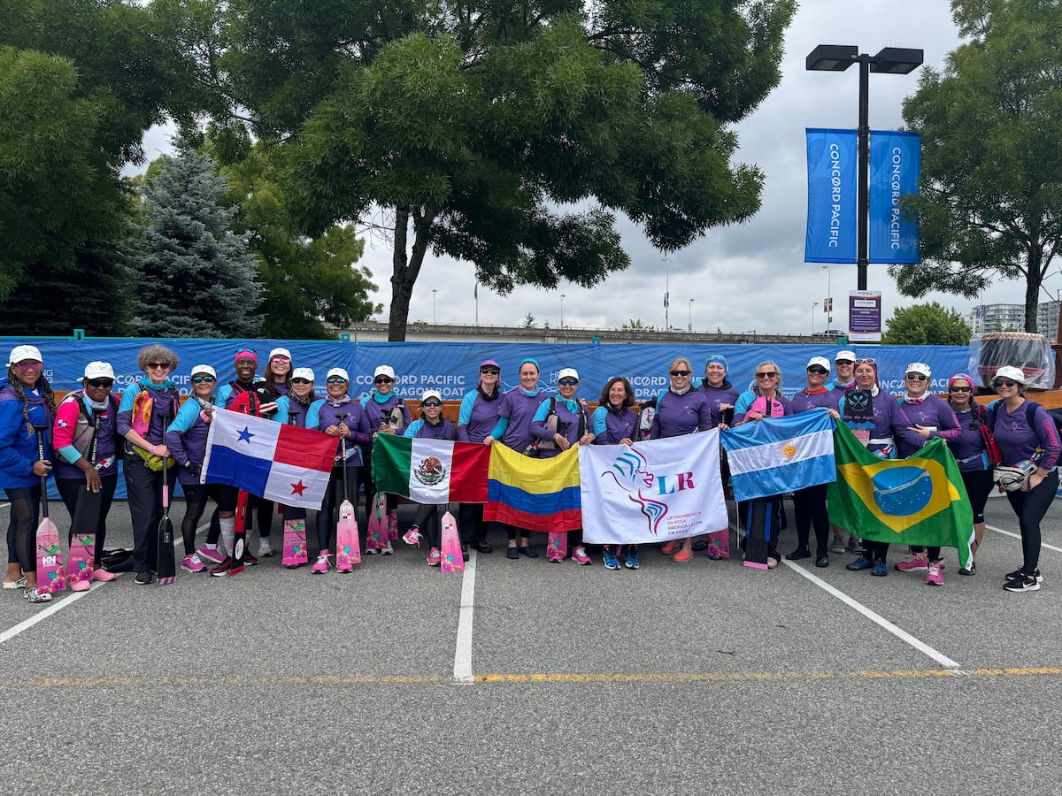Cuando Latinoamérica rema unida: Pink Warriors de Panamá, junto a otras mujeres latinas, ganan oro en festival mundial en Canadá