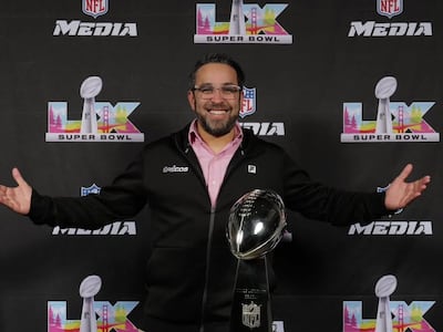 ‘La bandera la vimos desde que salieron’: el periodista panameño David Sakata relata su experiencia en el Super Bowl LX