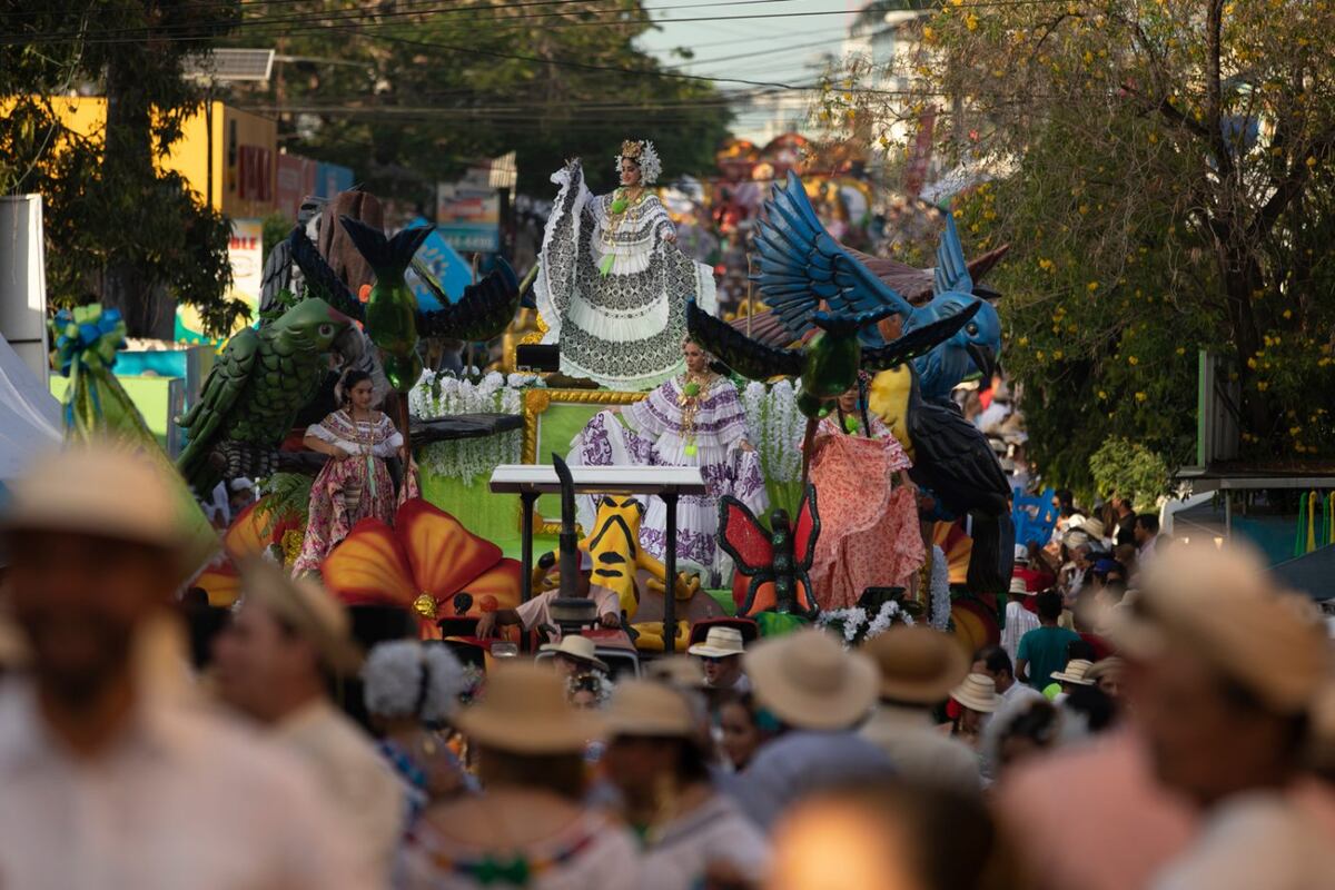 La fiesta de las mil polleras
