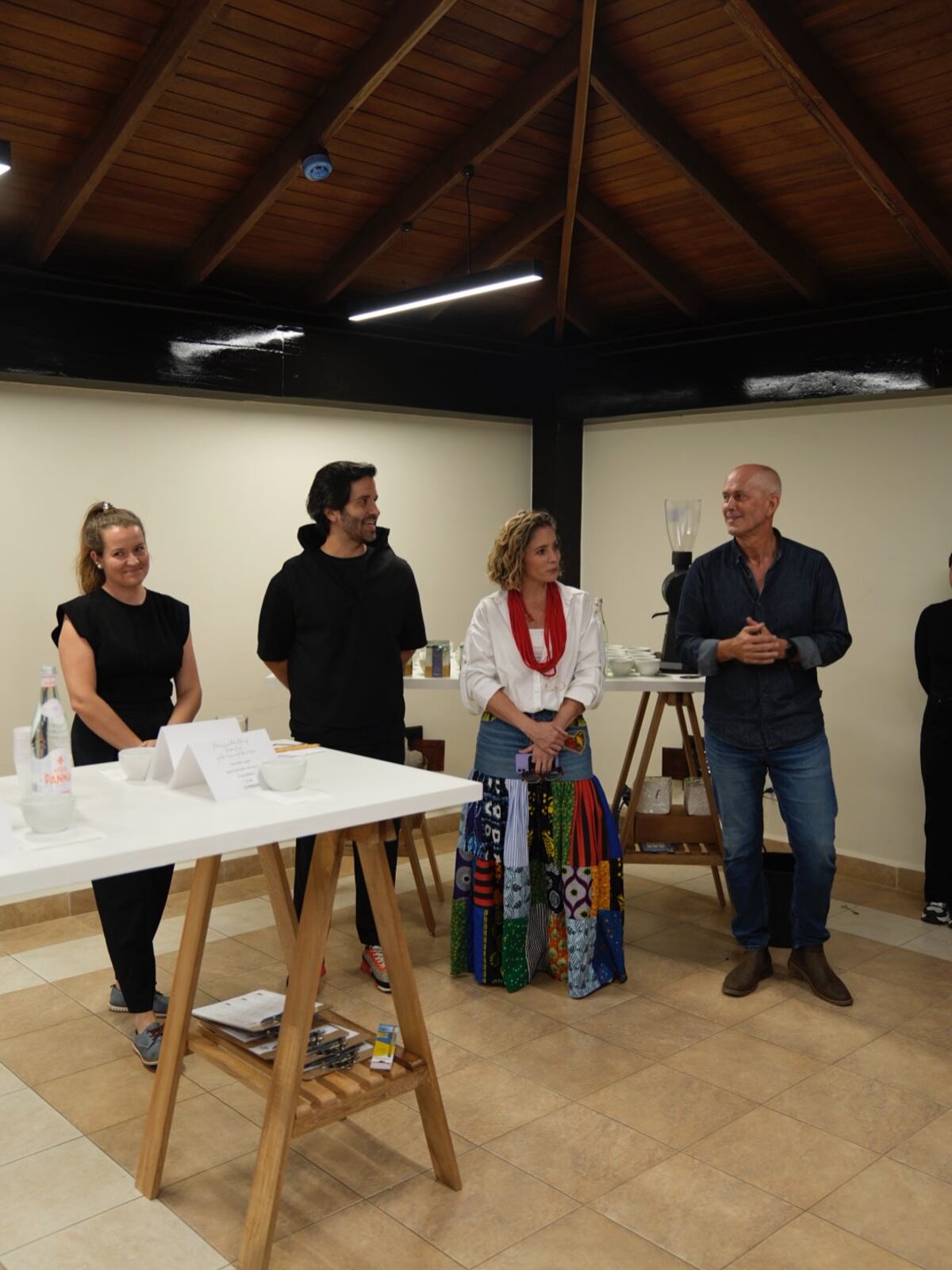 La falda de retazos, de diseño panameño, de la ministra de turismo, Gloria De León, que lució en un evento en Chiriquí