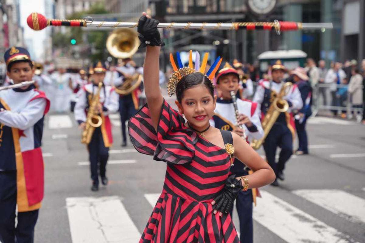 Bandas, conjuntos folclóricos y reinas: panameños desfilan en el Día de la Hispanidad en Nueva York
