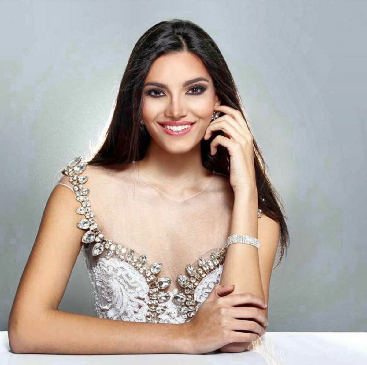 Miss Mundo sustituye a su reina
