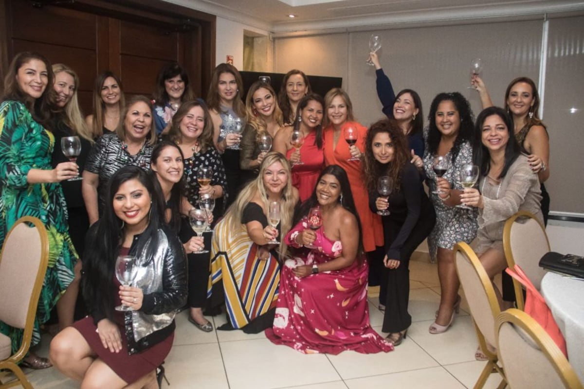 Aprendiendo y riendo juntas: 9 grupos de mujeres para unirse en Panamá