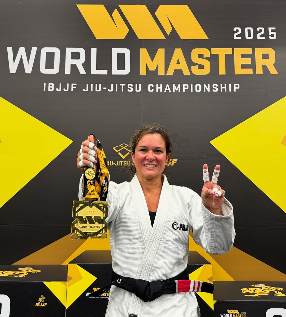 La panameña Jennisín Rosanía logró medalla de oro ‘black belt’ en un campeonato mundial de Jiu-Jitsu