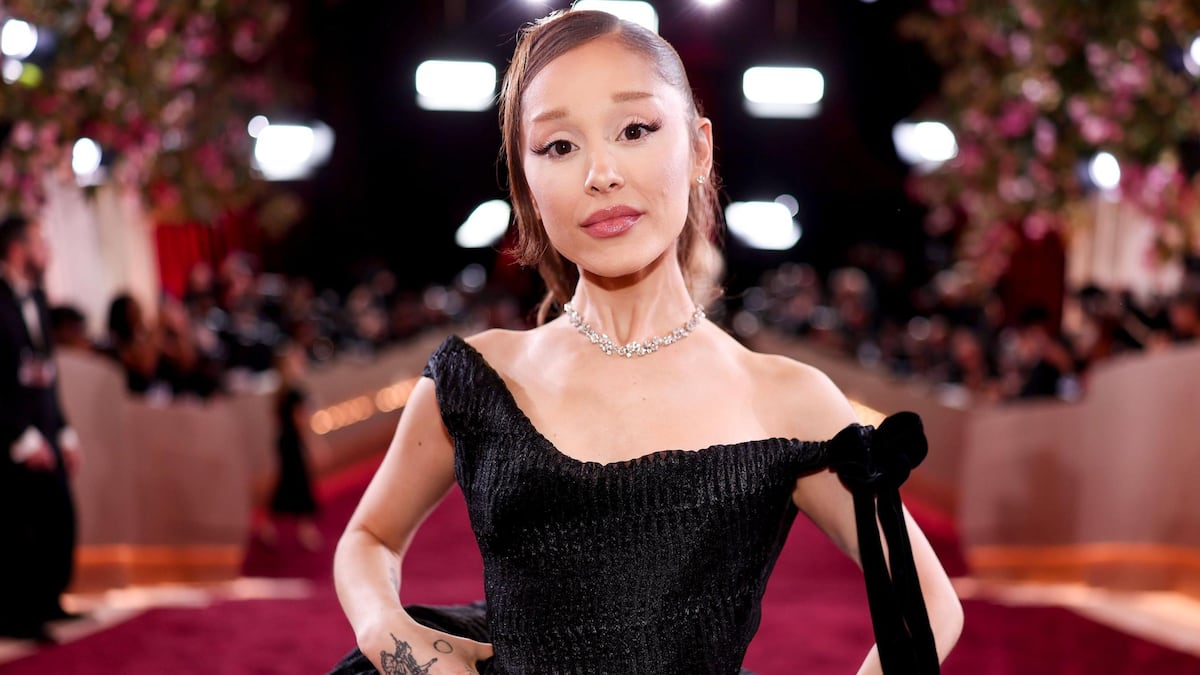 Ariana Grande se tomará un descanso de la vida pública por el escrutinio “constante” al que se siente sometida