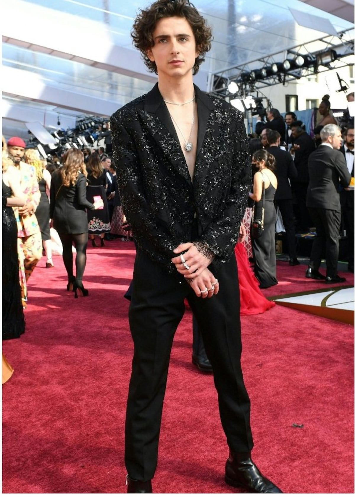 Brillo y color en la alfombra roja de los premios Oscar 2022