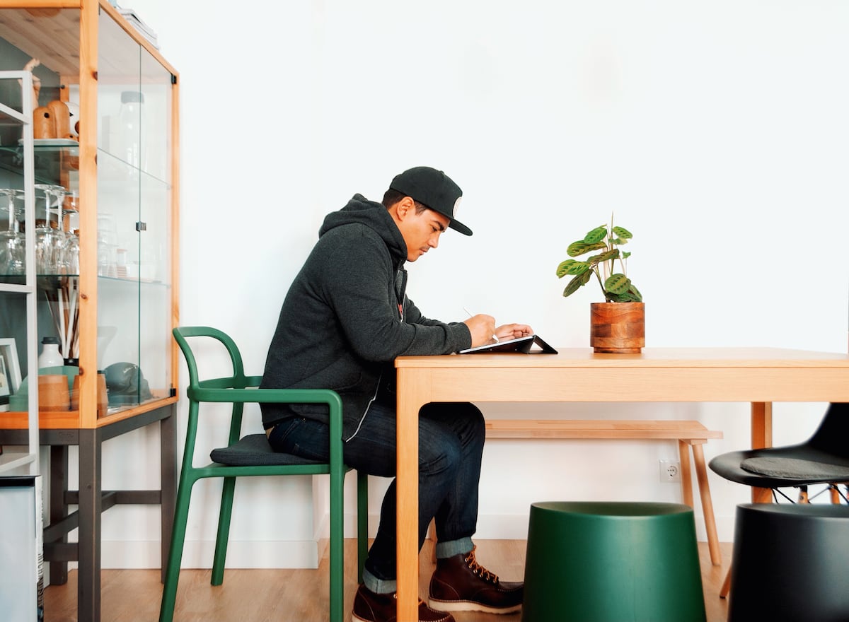 Jorge Artola, el ilustrador panameño ganador del premio Emmy