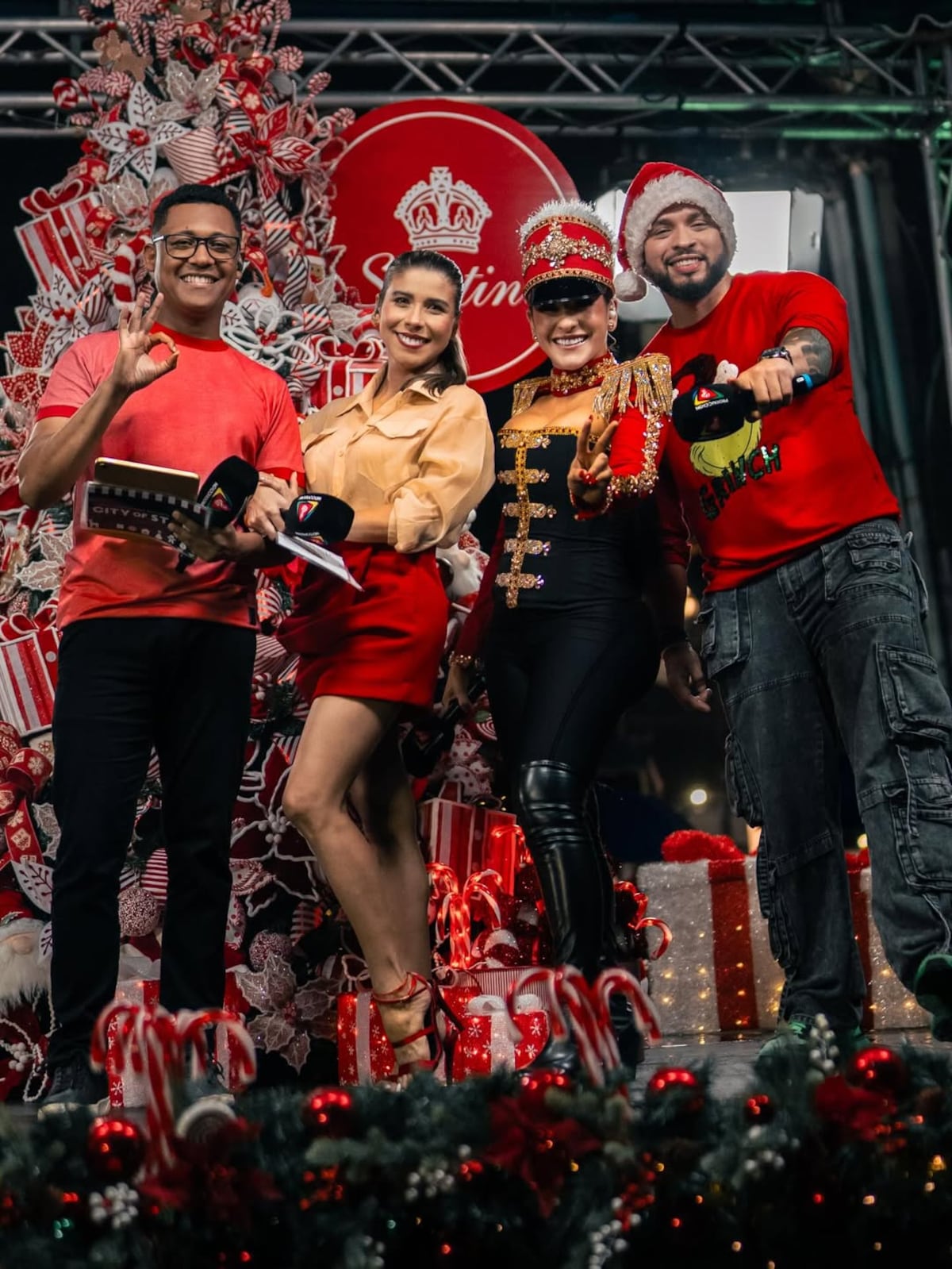 Jacky Guzmán, presentadora panameña, y su atuendo inspirado en El Cascanueces para el desfile de Navidad City of Stars