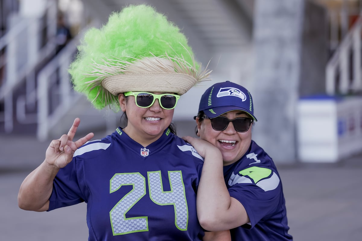 Camisetas, pava boricua y mucho ritmo latino, a horas de ver a Bad Bunny en el Super Bowl