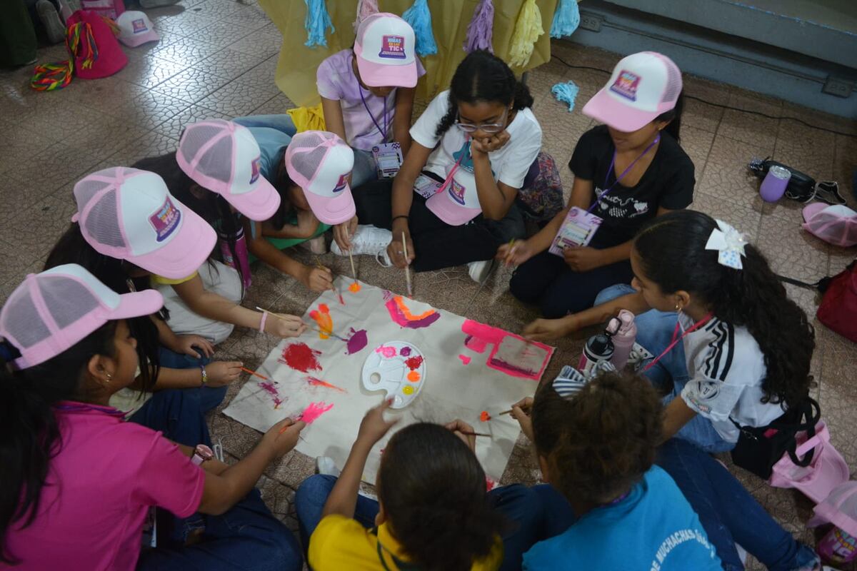 Con tecnología, trabajo en equipo y diversión se celebró el Día de las Niñas en las TIC en Panamá