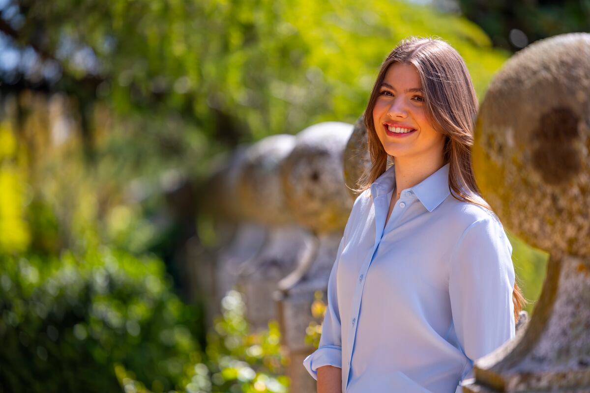 La infanta Sofía cumple 18 años y estas son las fotos oficiales por su mayoría de edad