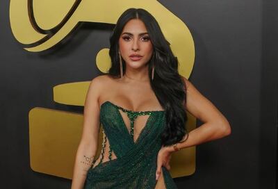 Sin tela hasta la cintura: Jacky Guzmán y su ‘look’ de diseño panameño en un evento de Latin Grammys
