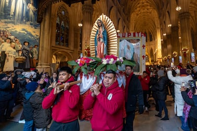 Mexicanos en Nueva York desafían el frío y al ICE para honrar a la Virgen de Guadalupe