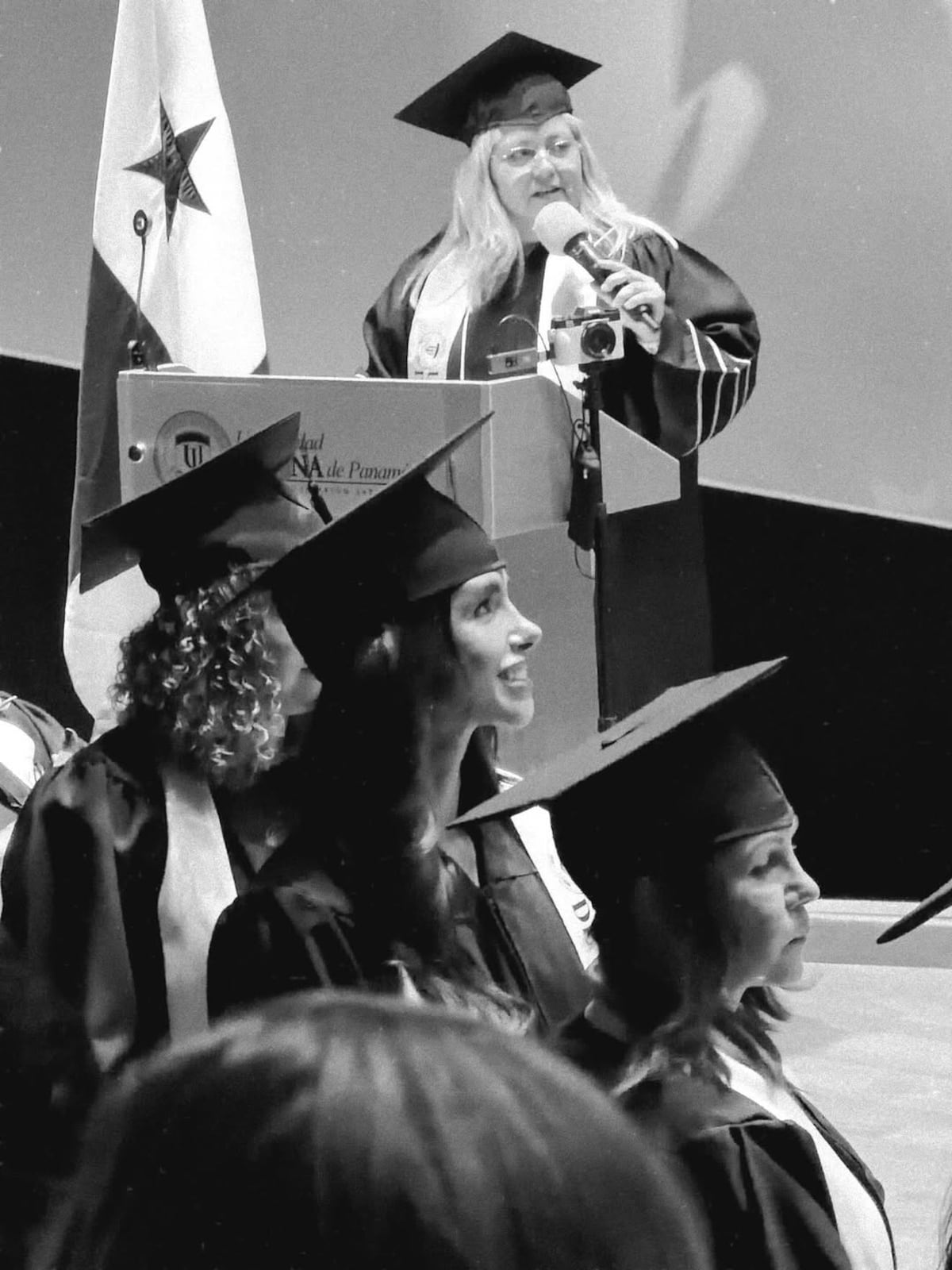Carmen Jaramillo, Señorita Panamá 2020, celebra su graduación de psicóloga acompañada de su bisabuela de 102 años
