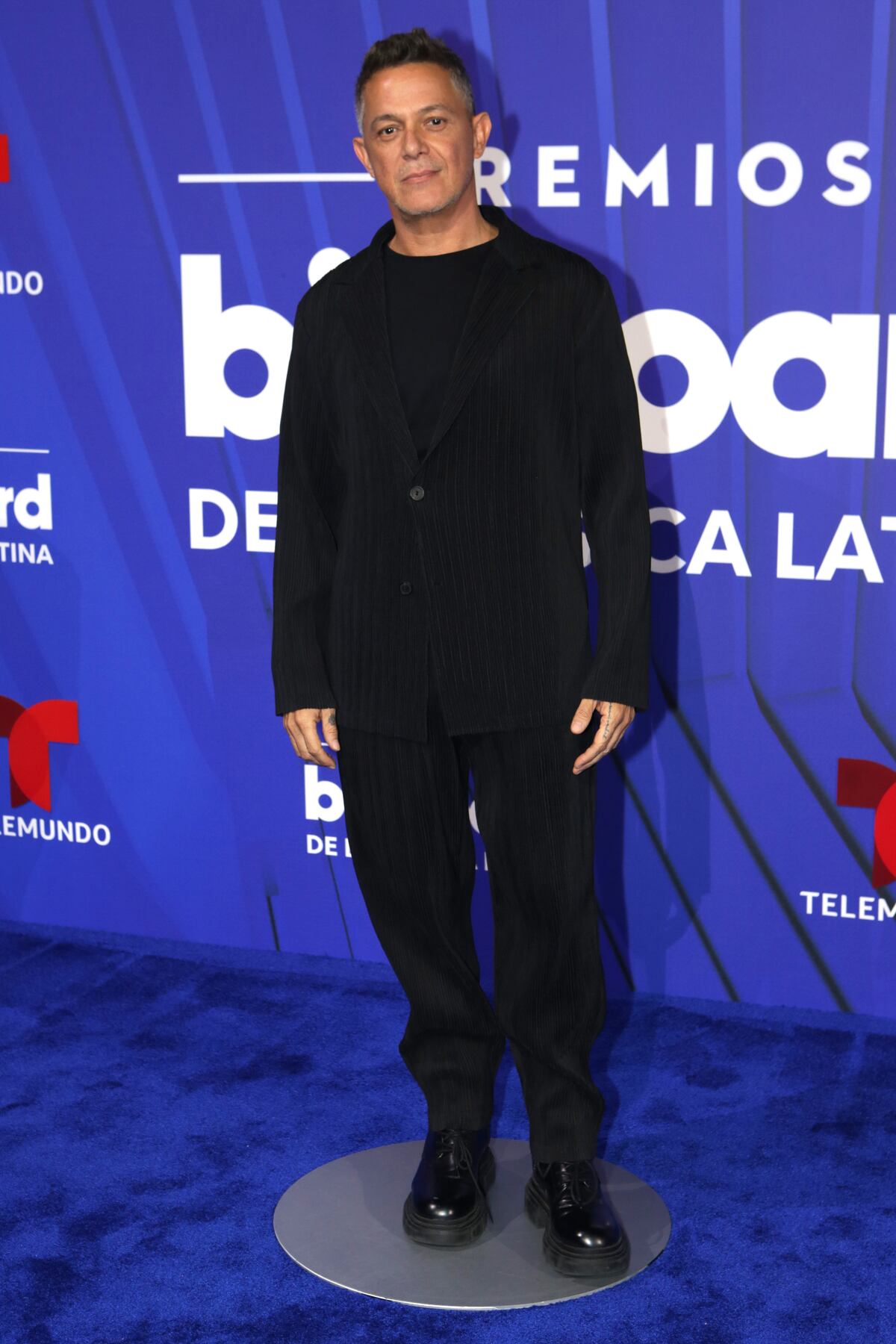 La alfombra de los Latin Billboards: El negro y los diseños clásicos intervenidos dominaron 