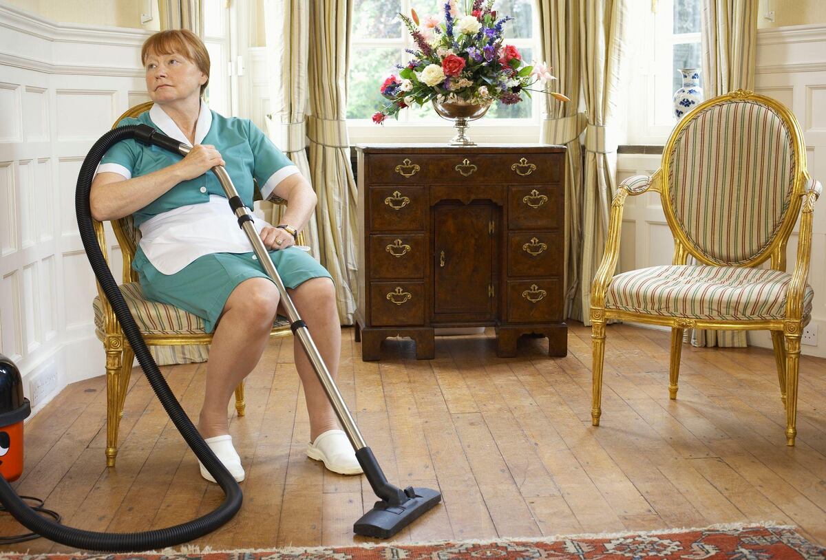 La socióloga francesa que se infiltró en las casas de los ultrarricos para desnudar cómo funciona la servidumbre moderna