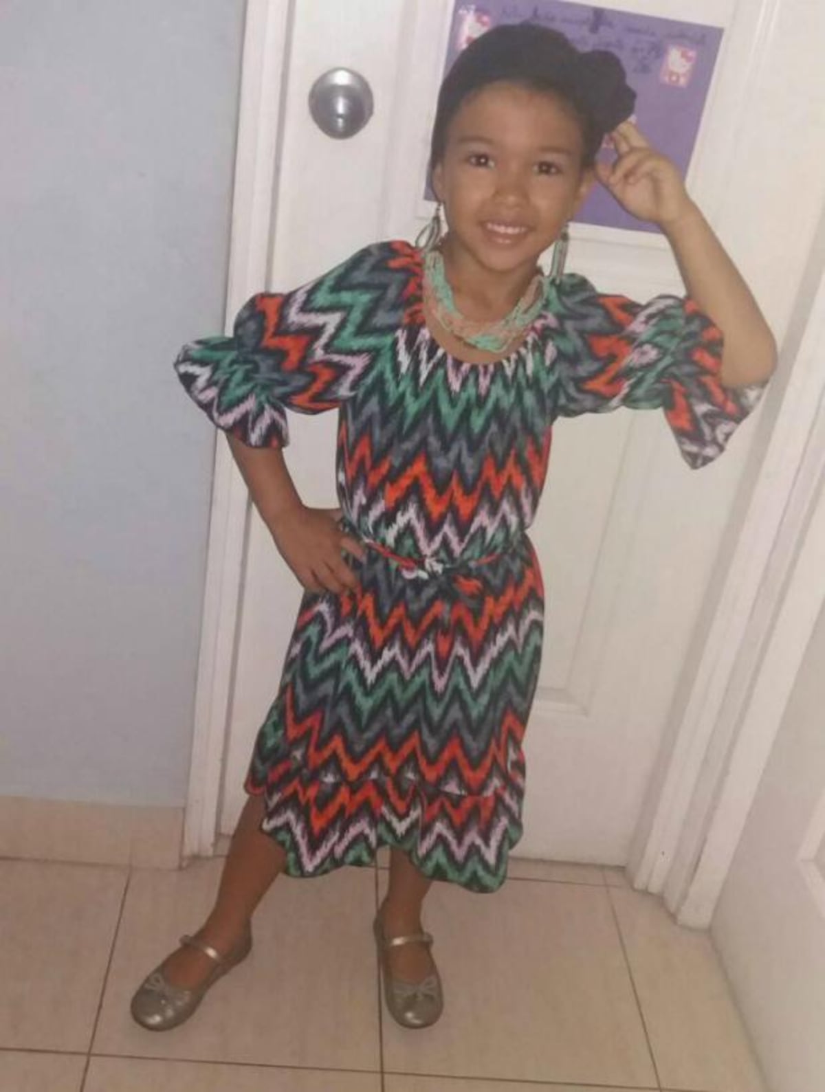 Más niños y jóvenes se visten para celebrar la etnia negra